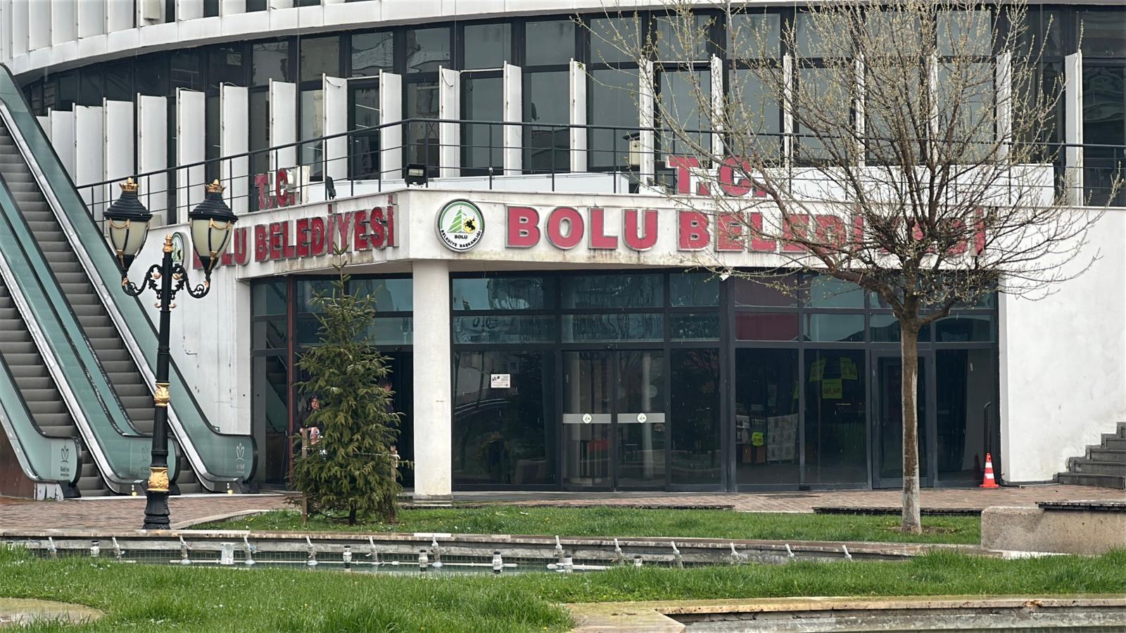 CHP'li Bolu Belediyesi'ne yönelik, bazı çöp toplama araçlarının çalışmadıkları günlerde