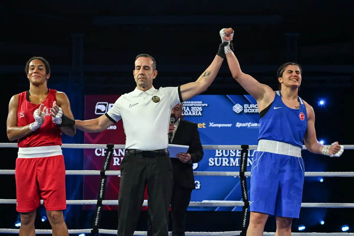 70 kilo finalinde İngiliz rakibi Reid'i 5-0 yenen milli sporcu,