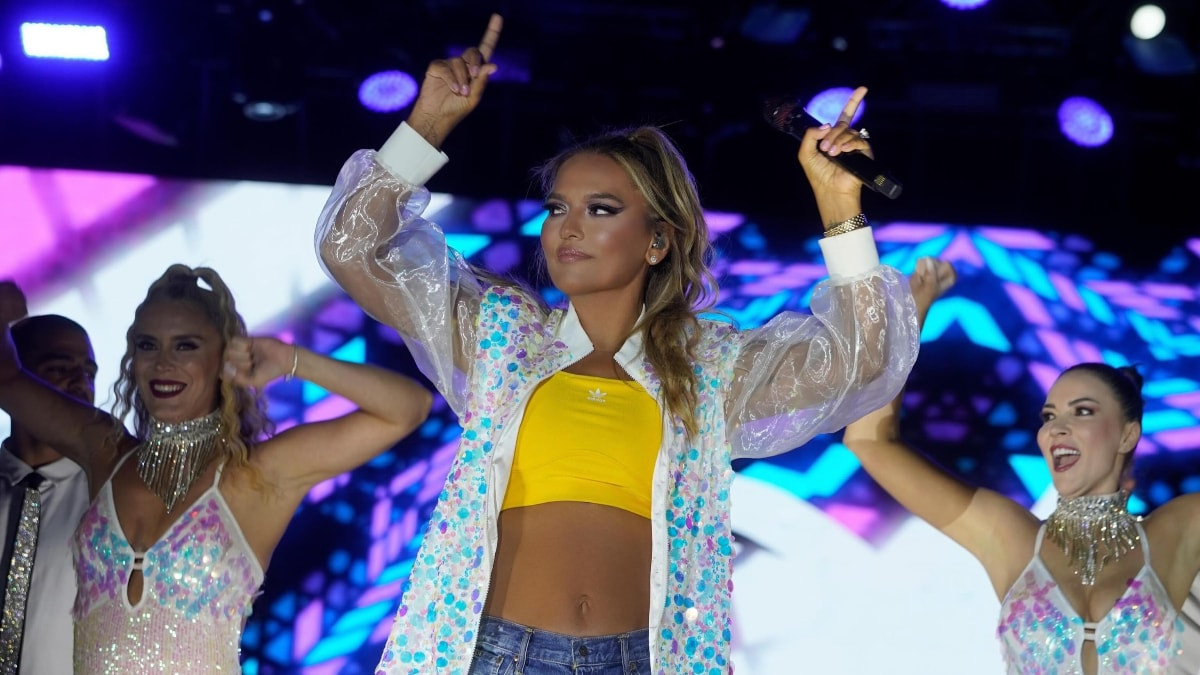 Dün akşamki konserinde tacize uğrayan Demet Akalın, neye uğradığını şaşırdı.