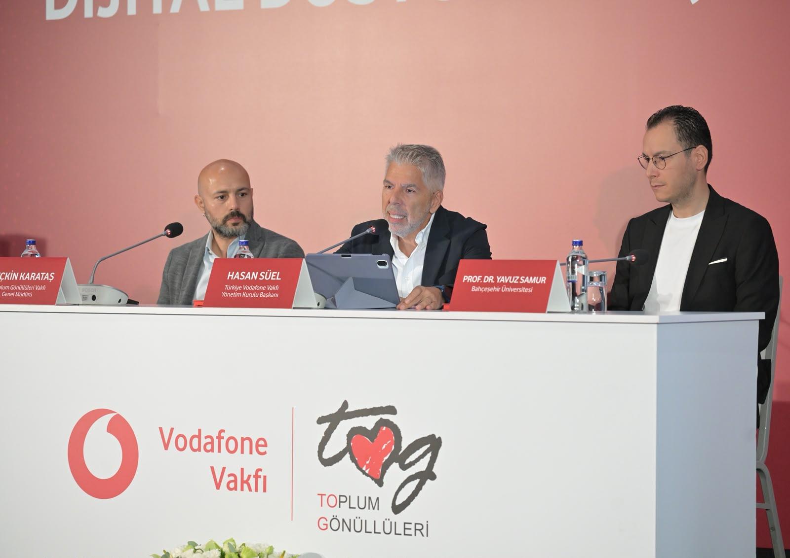 Vodafone Vakfı ve Toplum Gönüllüleri Vakfı'nın “Dijital Dostum” projesiyle ilkokul