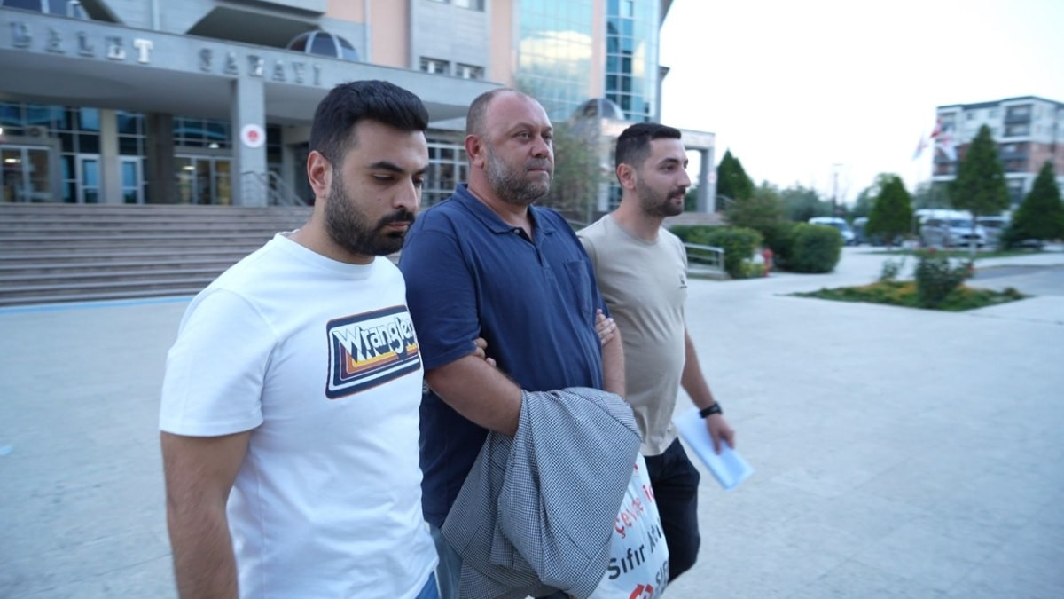 Edirne’de CHP’li Belediye Meclis Üyesi Engin Yağcılar, bir müteahhitten ruhsat