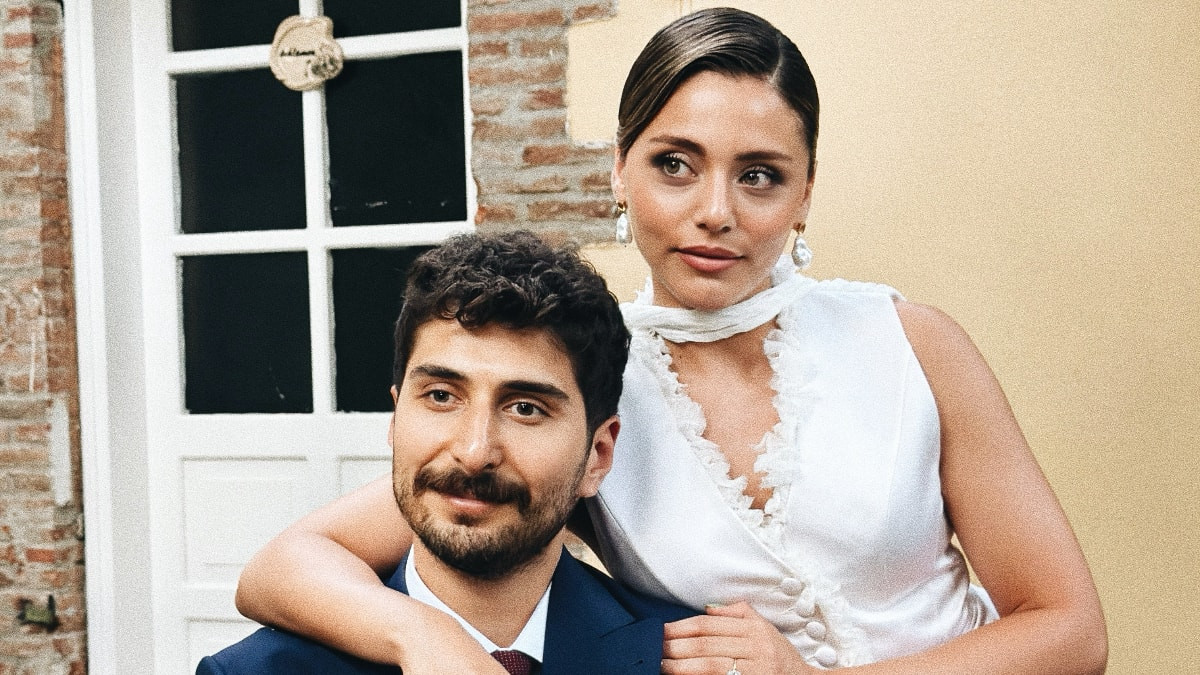 Geçtiğimiz hafta işletmeci sevgilisi Ata Ayyıldız ile nişanlanan oyuncu Sıla