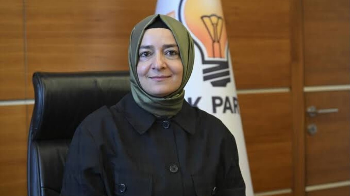 AK Parti Genel Başkan Yardımcısı Fatma Betül Sayan Kaya, fon