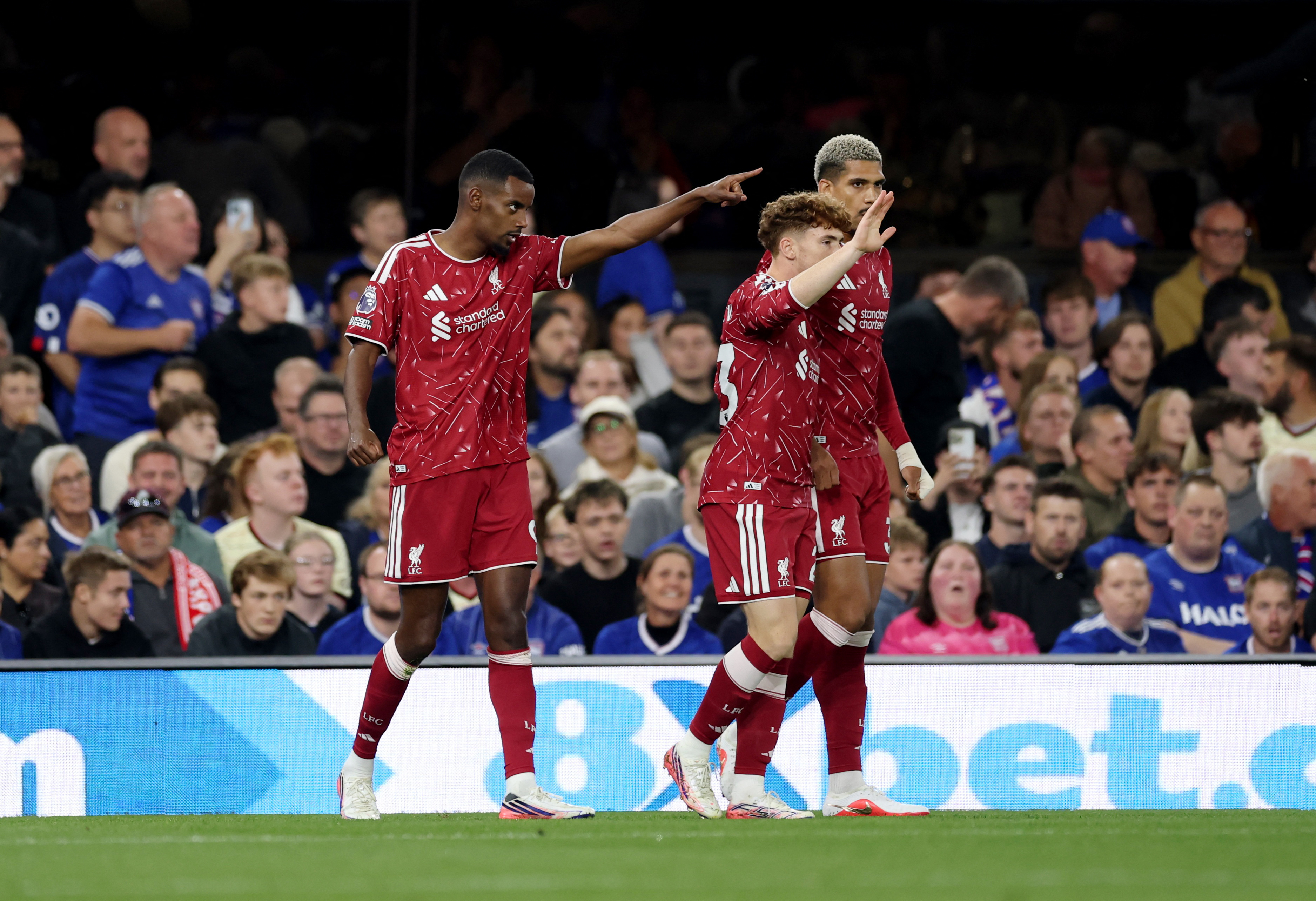 Fenerbahçe'nin Şampiyonlar Ligi'ndeki rakiplerinden Liverpool, bu sezon Premier Lig'de ilk