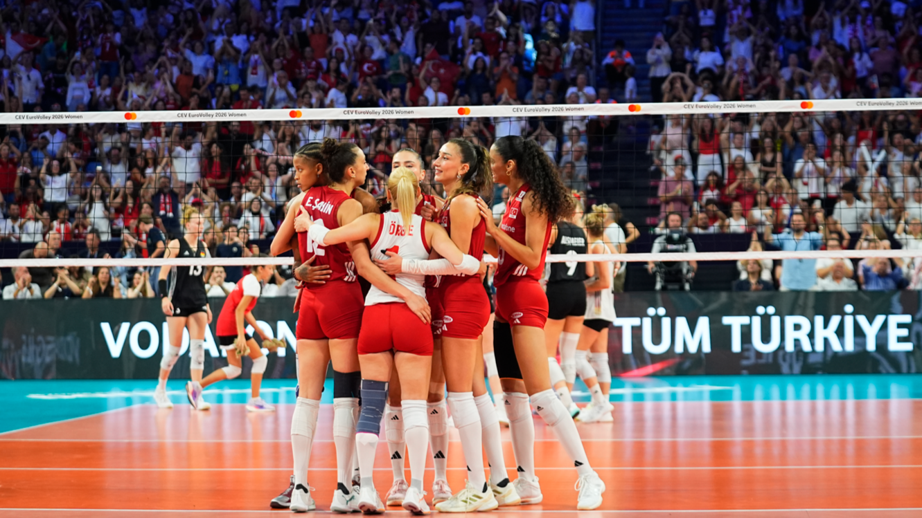A Milli Kadın Voleybol Takımı, Avrupa Şampiyonası çeyrek final maçında,