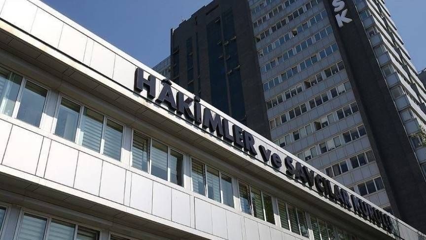 Hakimler ve Savcılar Kurulu'nun (HSK) küfürlü ifadeleri nedeniyle görevden uzaklaştırdığı