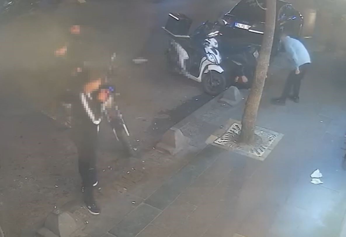 İstanbul'da husumetli olduğu şahsı silahla vuran şahıs yakalandı.