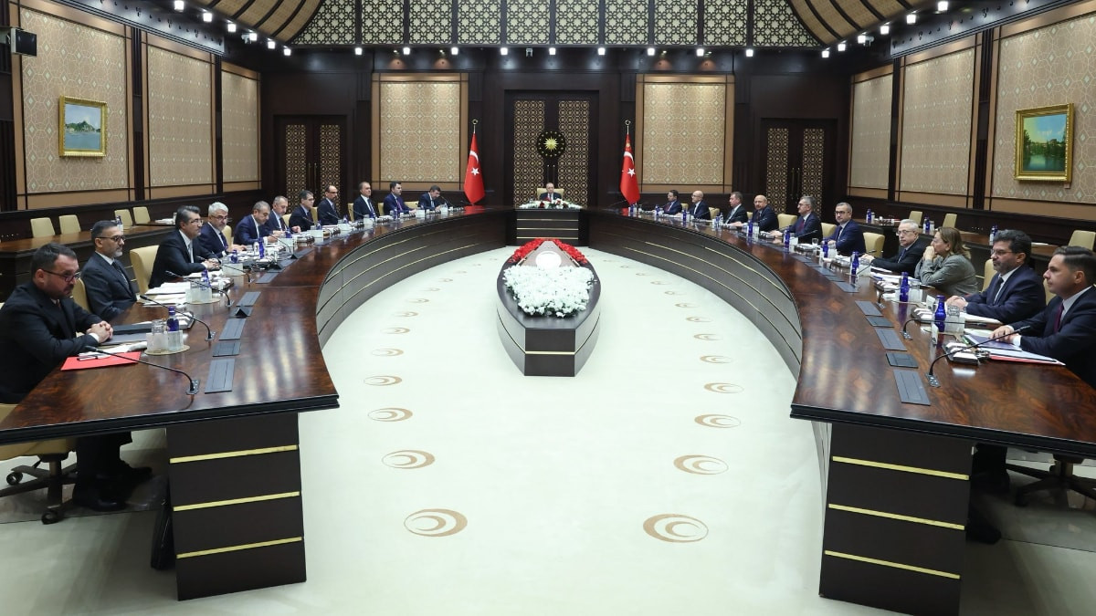 İletişim Başkanlığı, Cumhurbaşkanı Erdoğan'ın ekonomi kurmayları ve ilgili kurumların üst