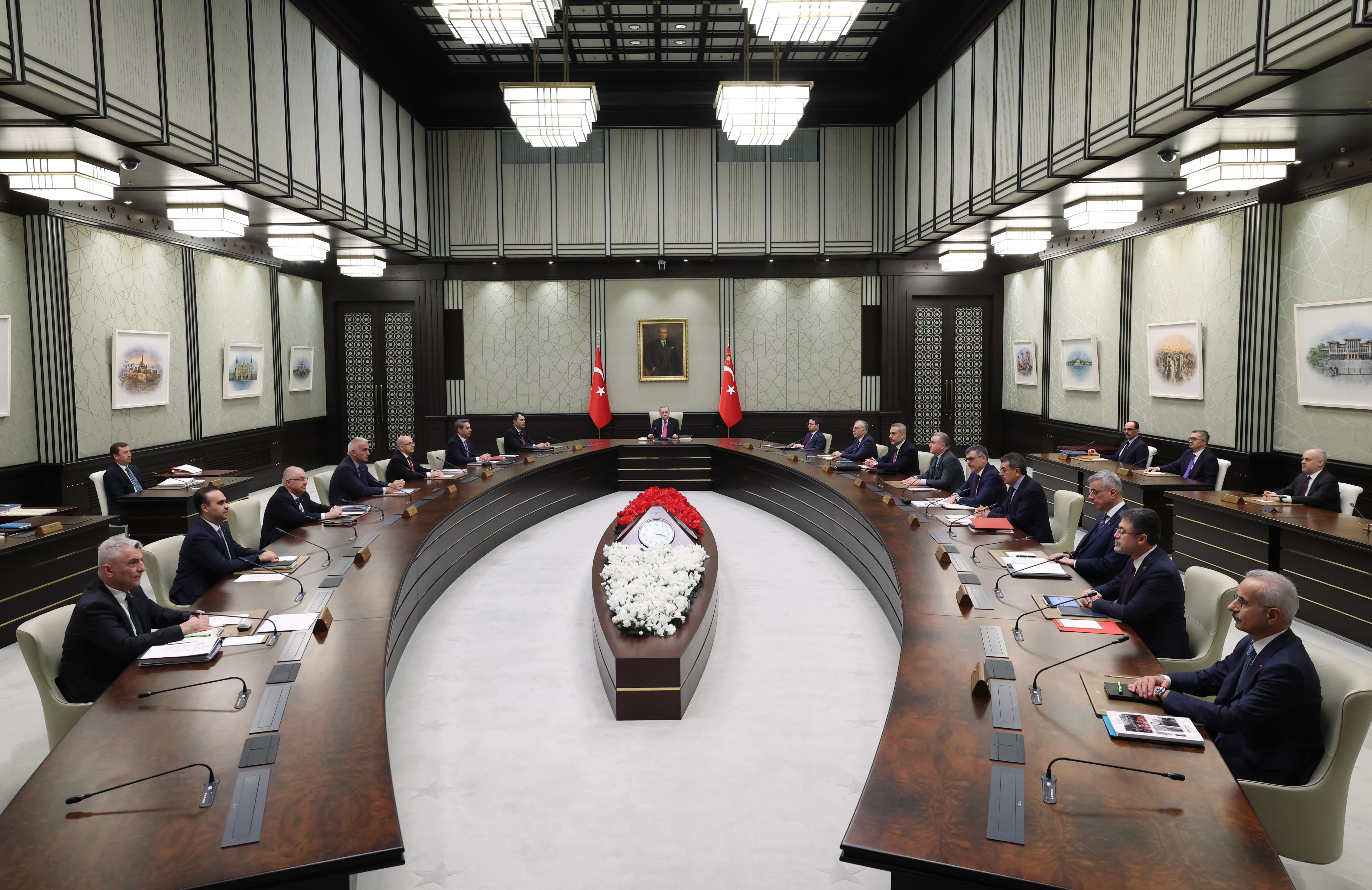 Cumhurbaşkanlığı Kabinesi yeni haftada Beştepe'de toplanacak. Toplantıda; terörsüz Türkiye süreci,