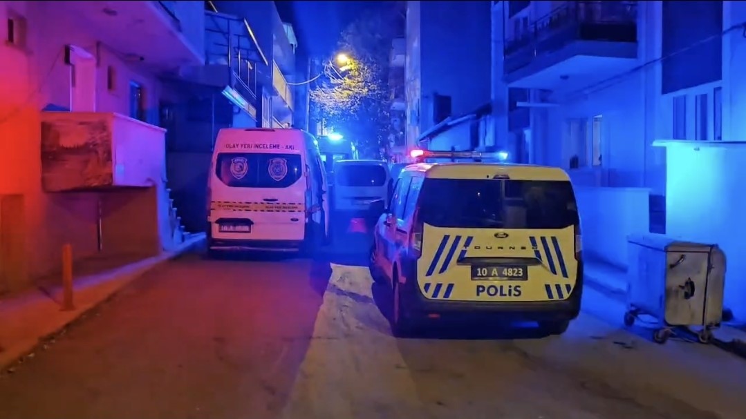 50 yaşındaki ağabeyi A.O.'nun bıçakladığı 48 yaşındaki Y.T.O. hayatını kaybetti.