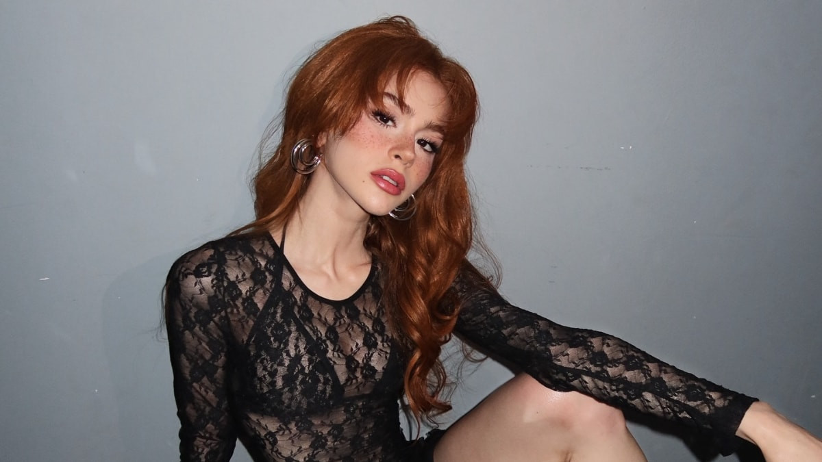 Dün akşam yeni filminin galasına katılan ünlü oyuncu Asena Keskinci'nin