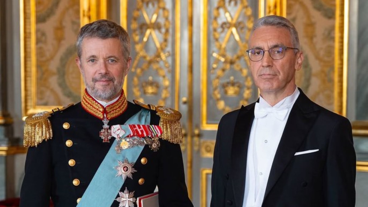Güven mektuplarını sunarak görevlerine başlayan Stockholm Büyükelçisi Korhan Karakoç ile