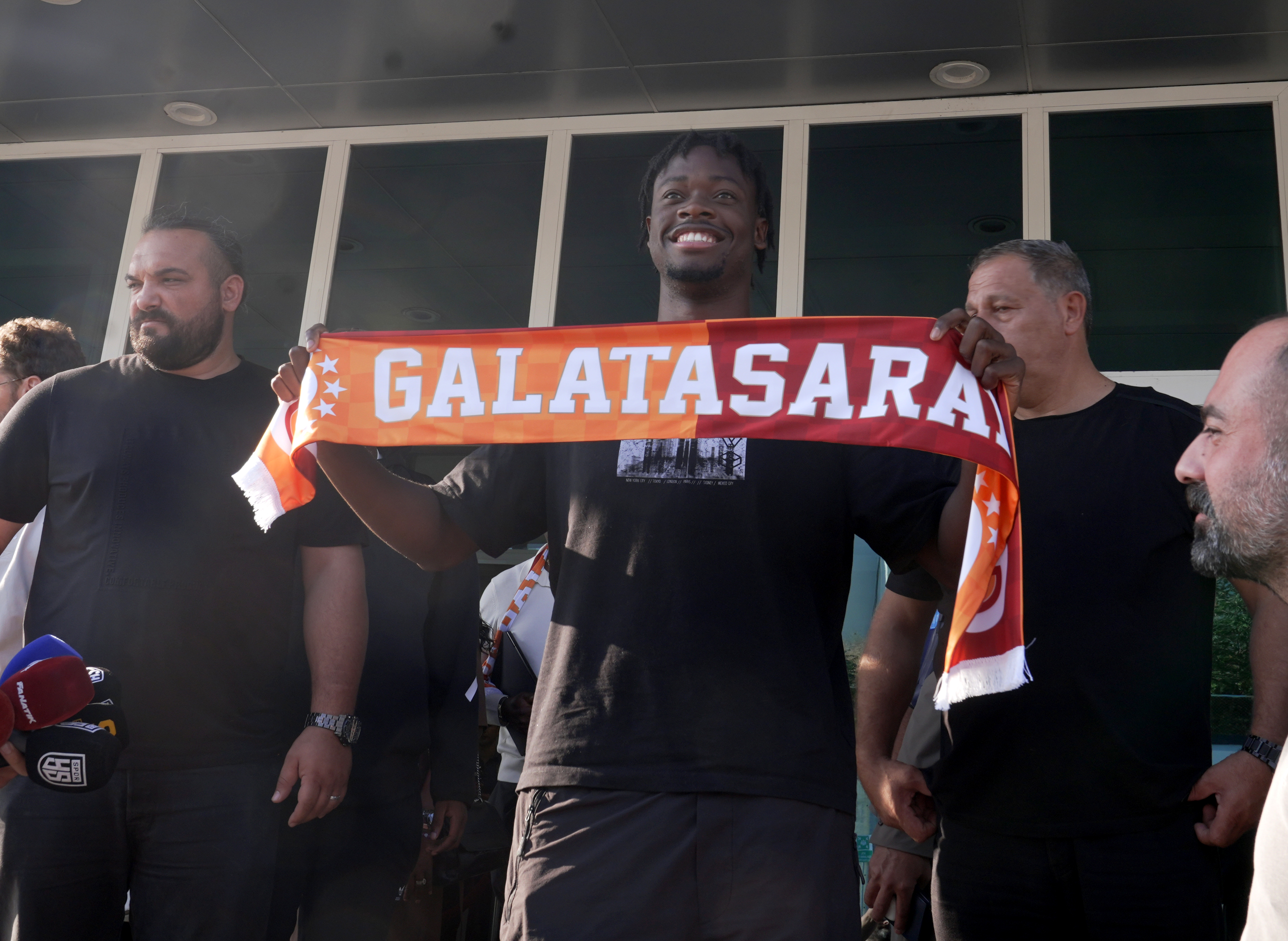 Galatasaray, Almanya ekibi Leipzig'den Fransız futbolcu El Chadaille Bitshiabu'nun bonservisini