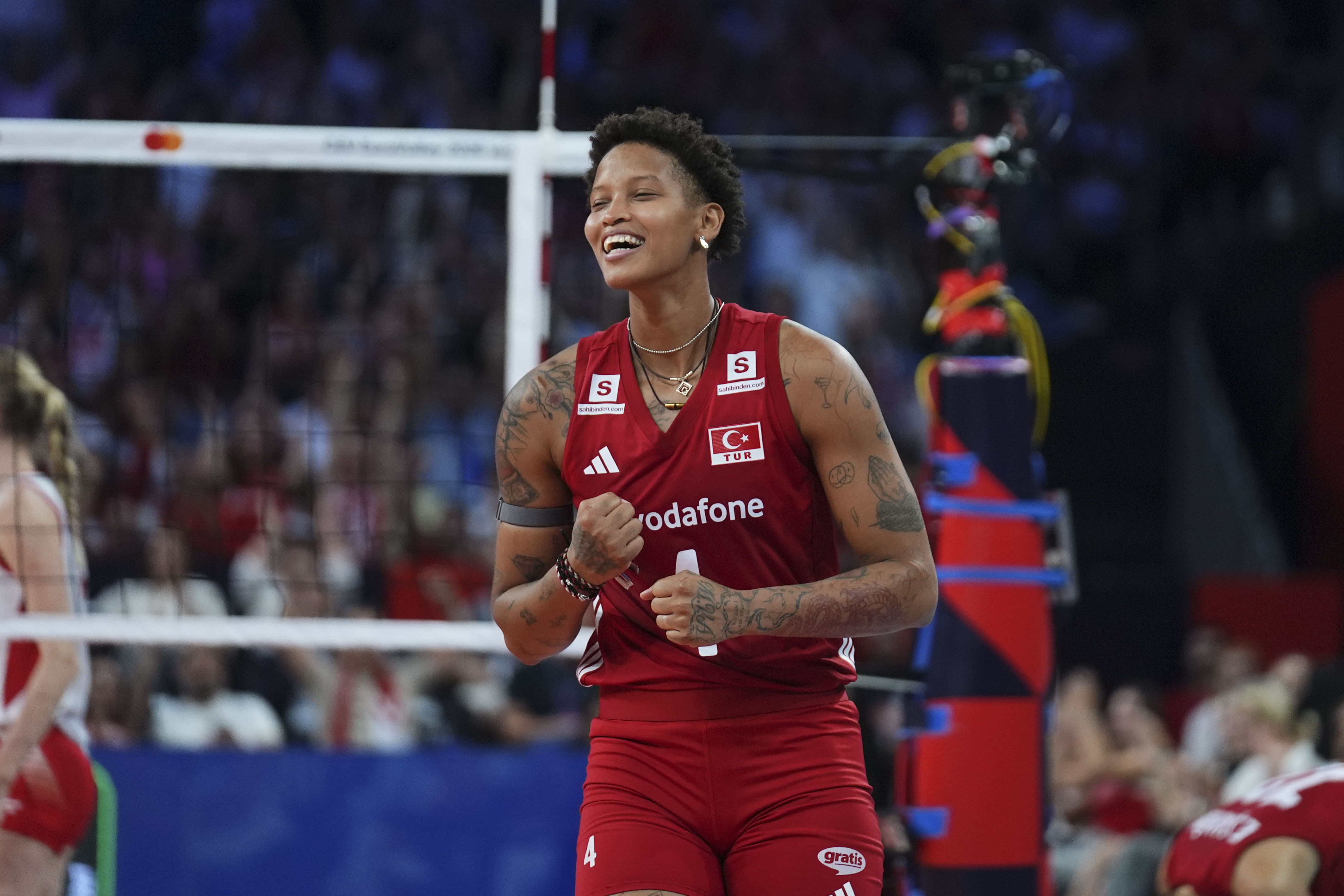 A Milli Kadın Voleybol Takımı'nın Almanya'yı devirerek adını yarı finale