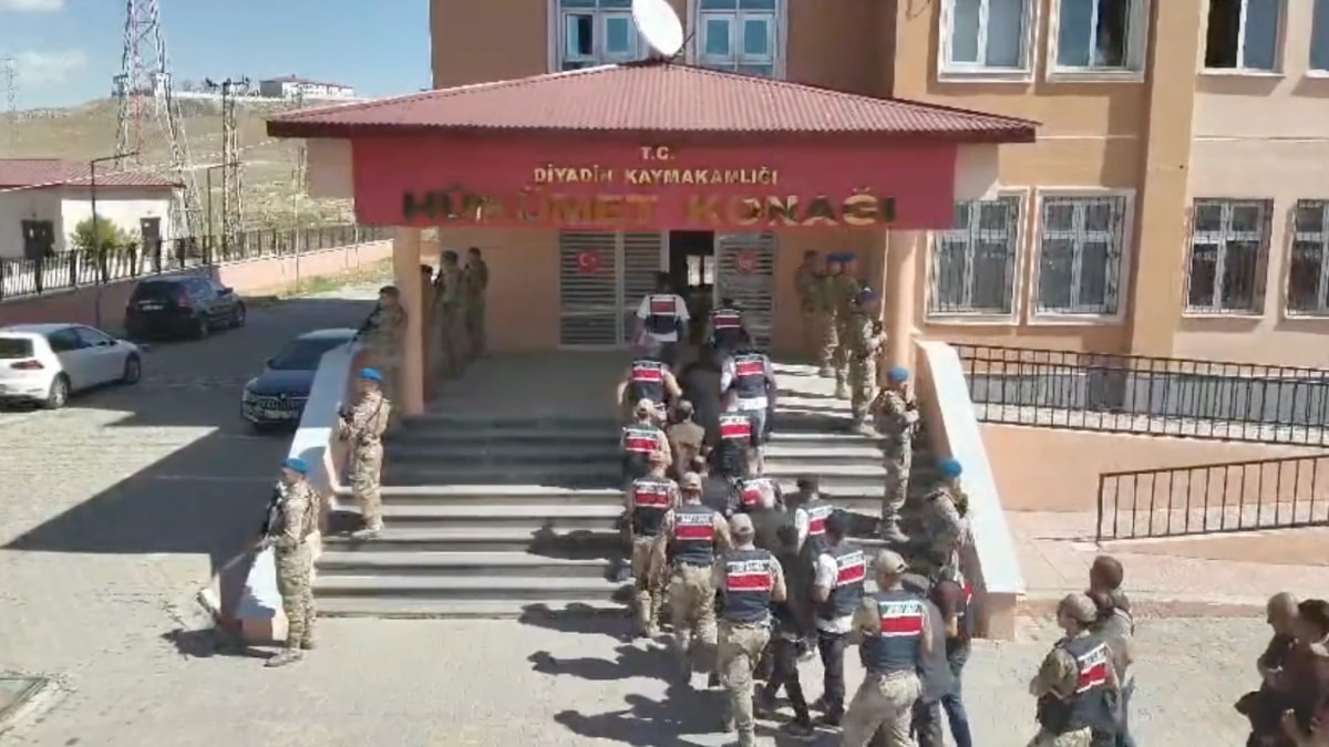 Jandarma tarafından 9 ayrı organize suç örgütüne yönelik 8 ilde