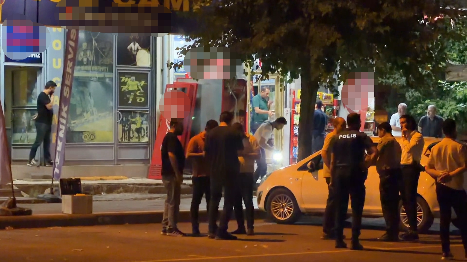 Diyarbakır'da henüz kimlikleri belirlenemeyen 2 kişinin video oyun salonuna düzenlediği