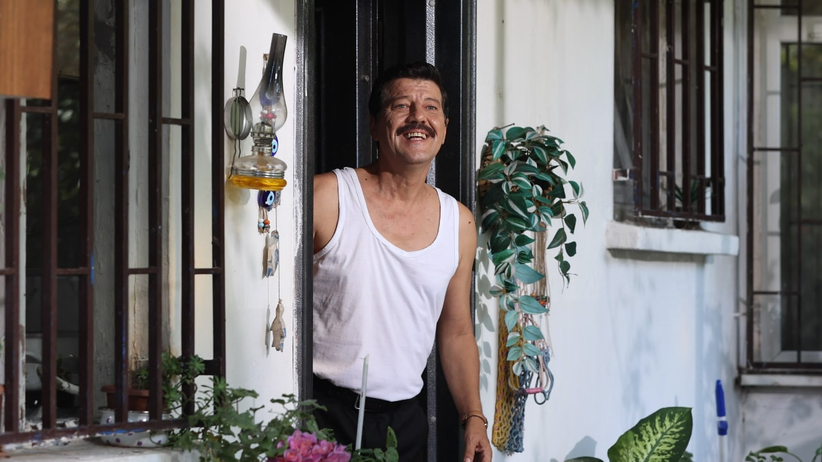 Oyuncu İlker Aksum, yine kızı Lila ile gündeme geldi. Dondurmasını