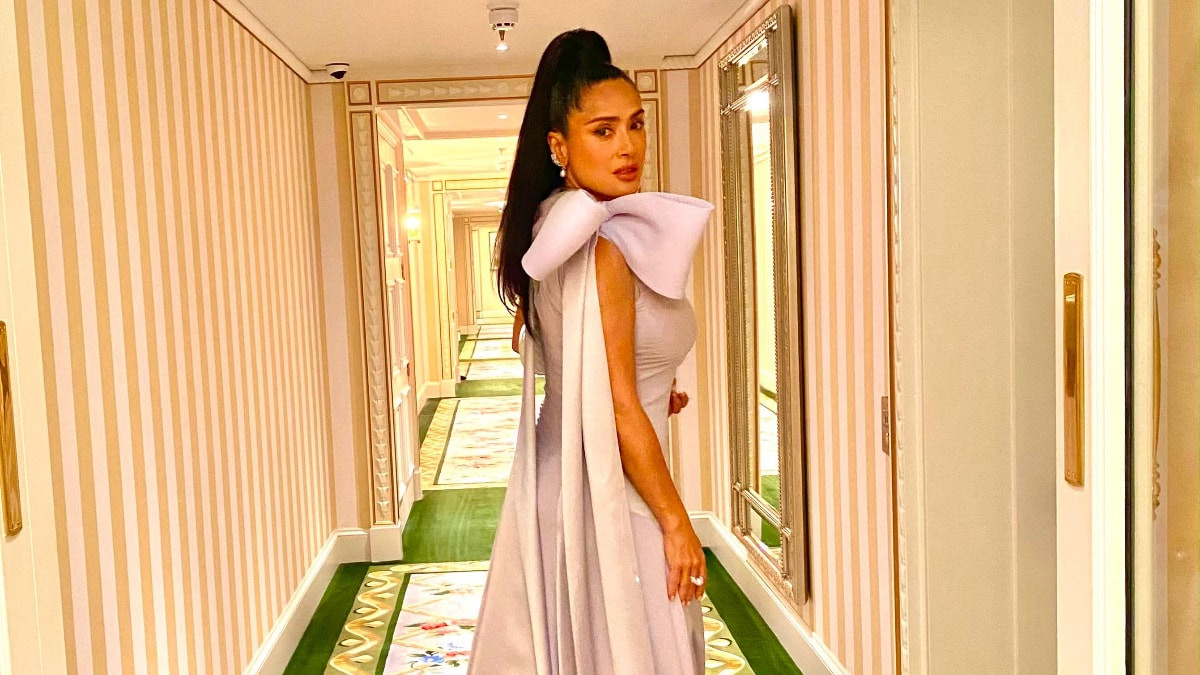 Dünyaca ünlü oyuncu Salma Hayek, 60'ıncı yaş gününü kumsalda verdiği