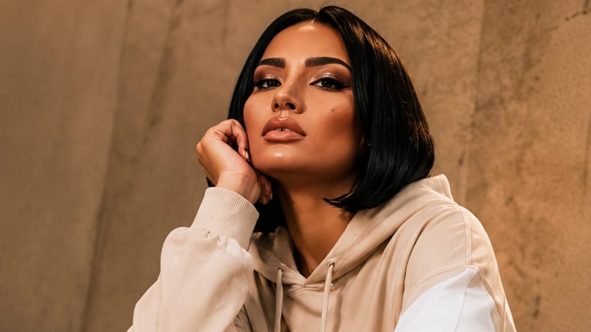 90'lı yılların pop müziğine damga vuran Bendeniz, müzik kariyerinin yanı