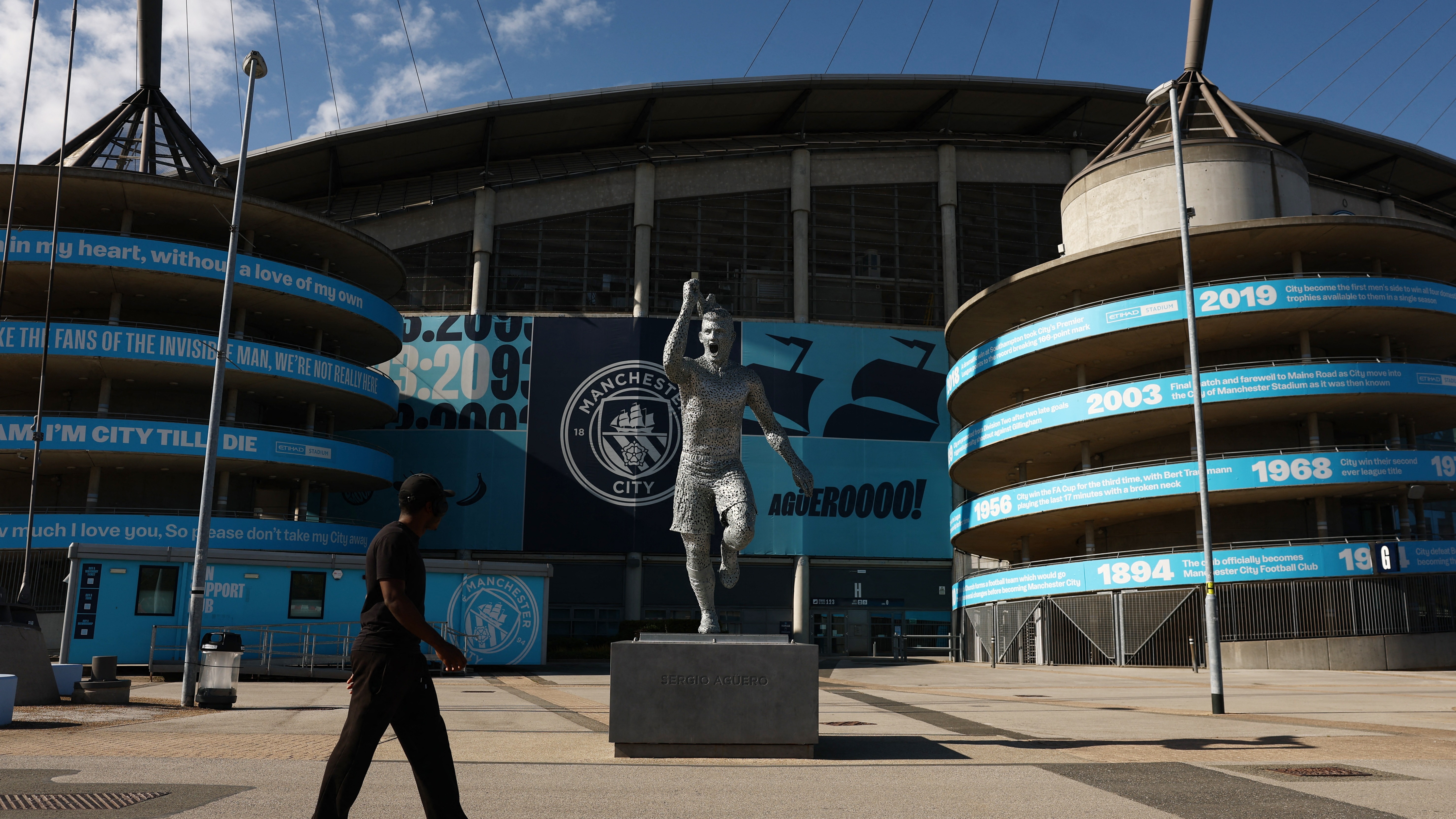 Manchester City bünyesinde çalışanlara görüntülü bir açıklama yapan Ferran Soriano,