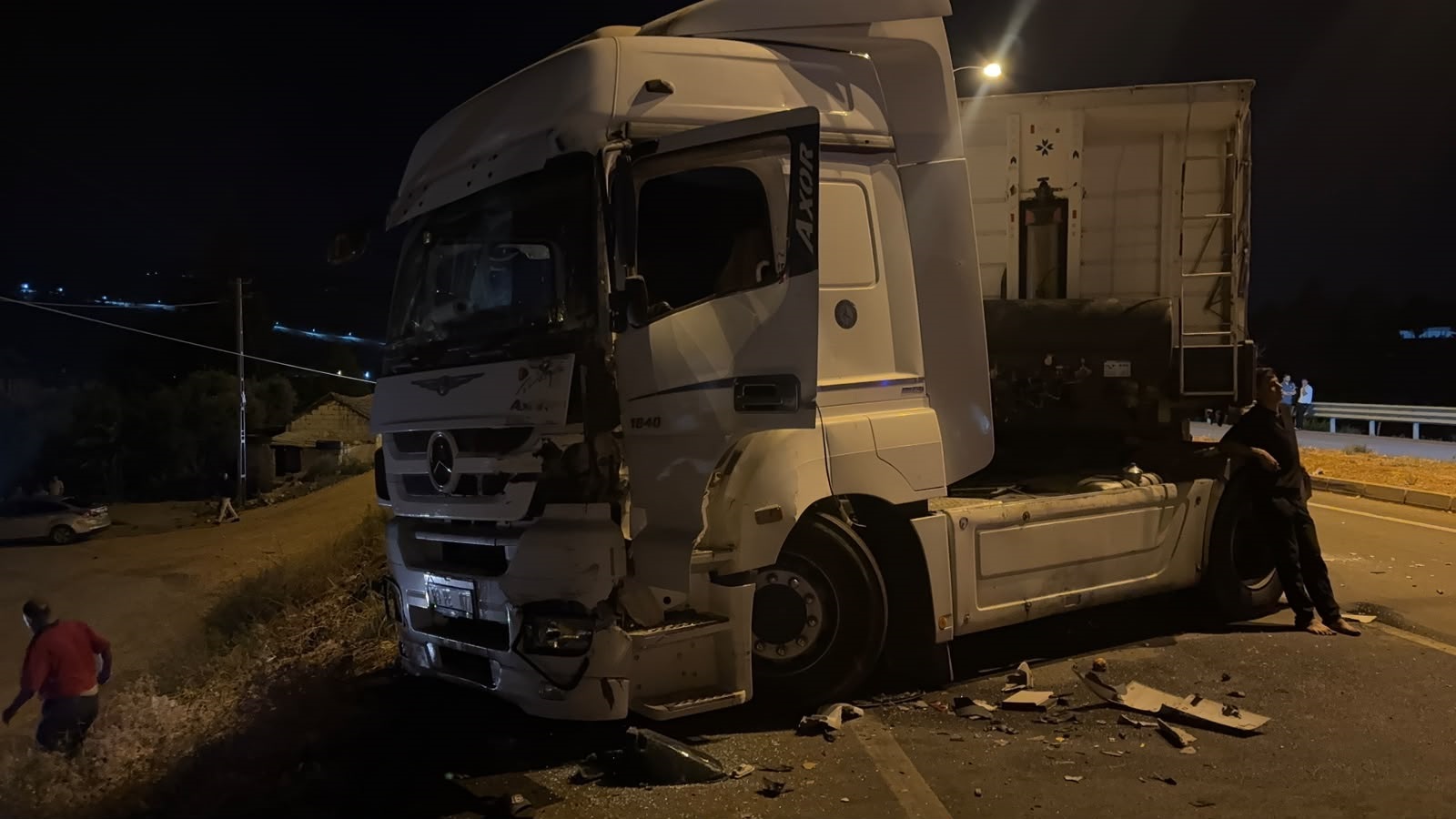 Suriye'ye geçmek için Cilvegözü sınır kapısında bekleyen tır şoförleri arasında,