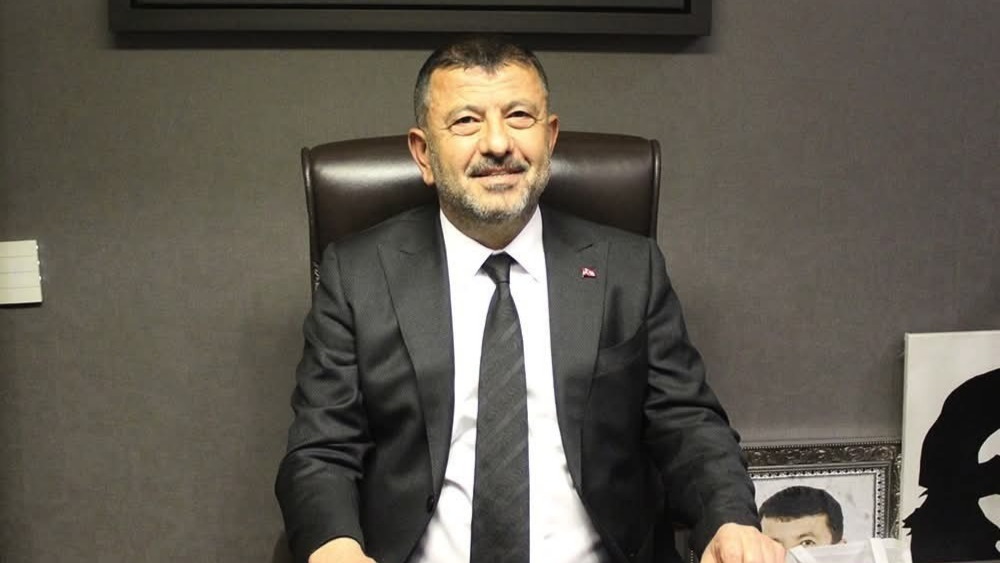 Yeni Parti Malatya Milletvekili Veli Ağbaba, pazarda esnaf ziyareti sırasında