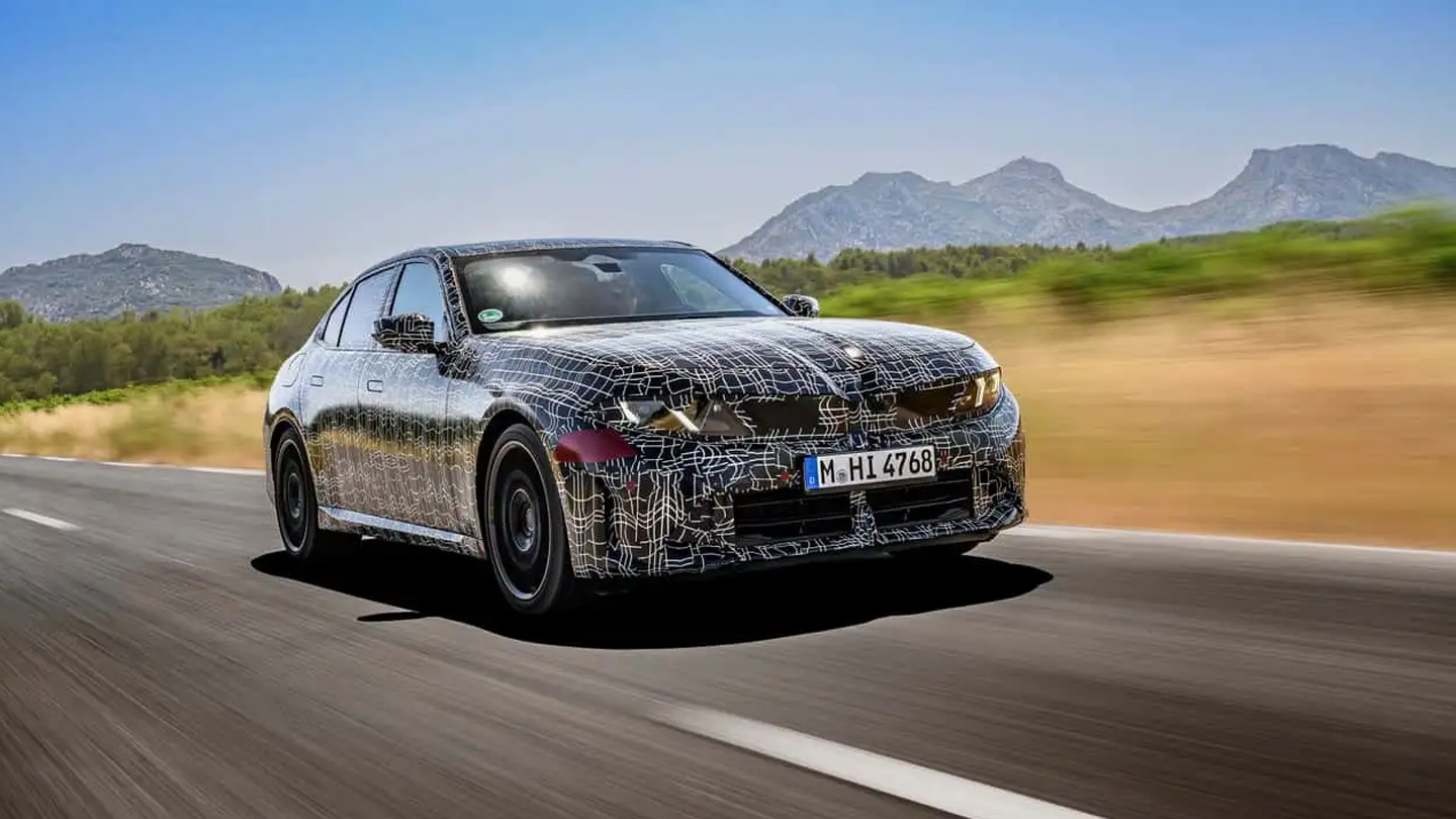 Görünüş olarak tamamen elektrikli i3'e benzeyen yeni BMW 3 Serisi,