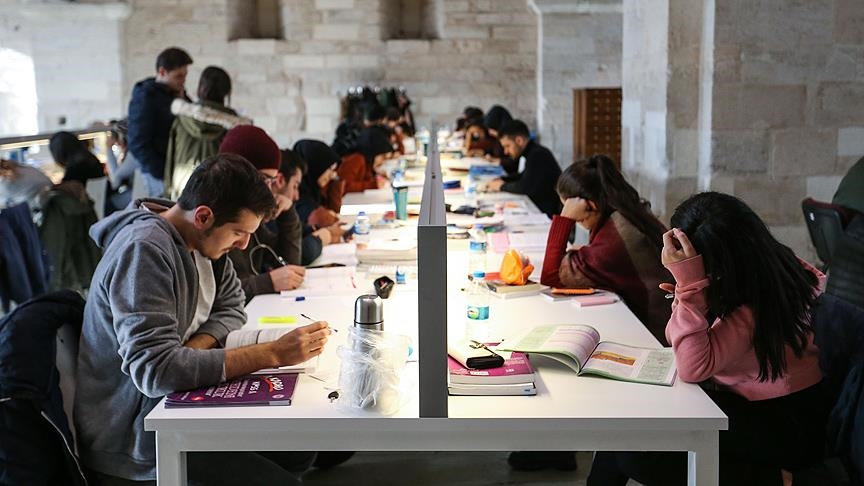 Yükseköğretim Kurulu (YÖK) İran uyruklu üniversite öğrencilerine yönelik, öğrenim ücretlerinin