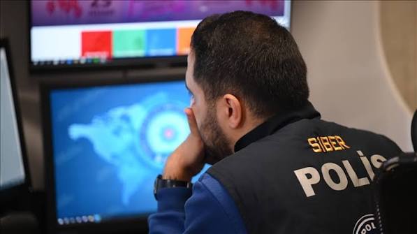 İstanbul’da yasa dışı bahis ve dolandırıcılık soruşturmasında 12 şüpheli yakalandı.