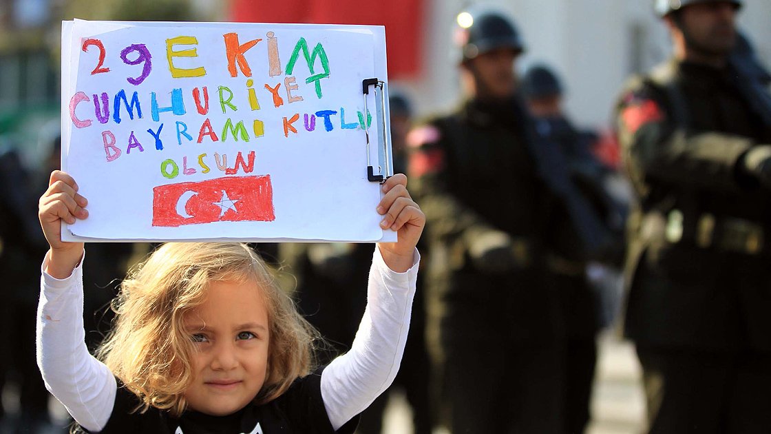 29 Ekim Cumhuriyet Bayramı'nın yaklaşmasıyla birlikte, bir gün öncesindeki 28