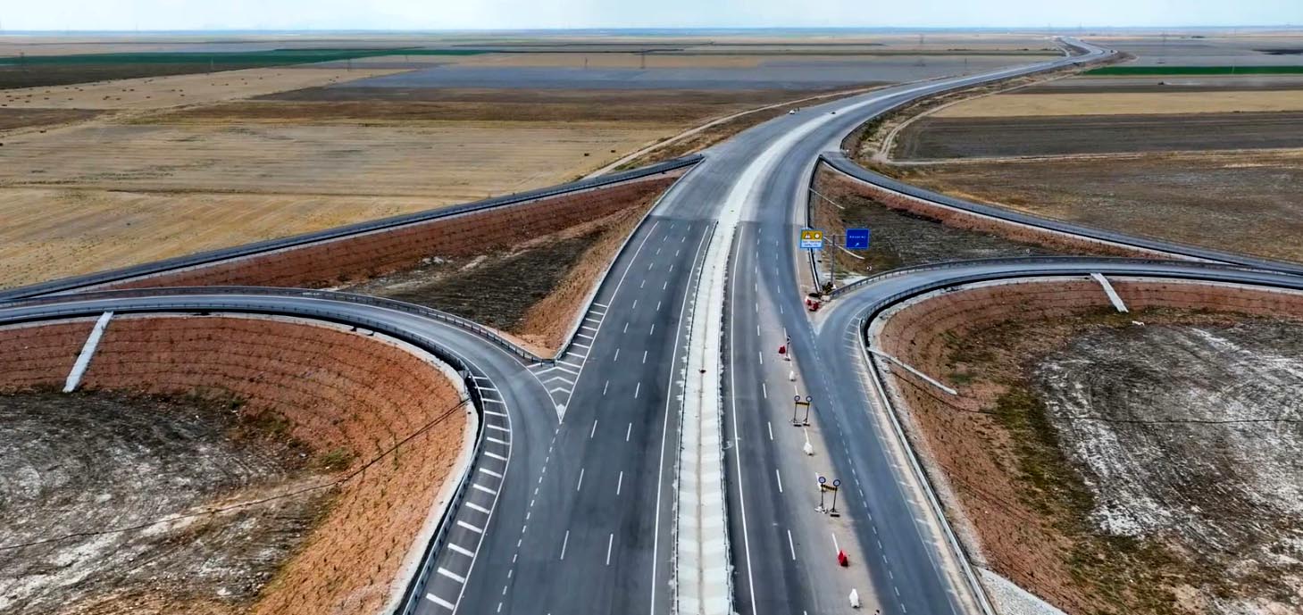 Konya Çevre Yolu'nda çalışmaları sürüyor. Aksaray-Adana aksları arasındaki 16,1 kilometrelik
