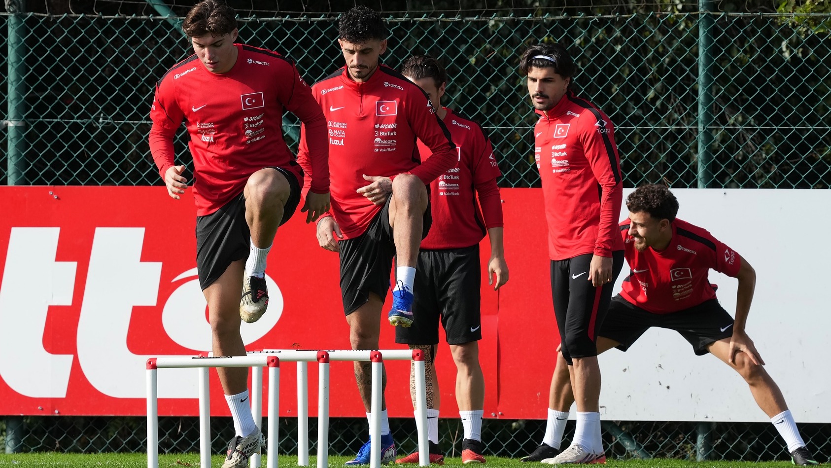 Belçika'da yapılan idmanda son maça ilk 11'de çıkan futbolcular rejenerasyon