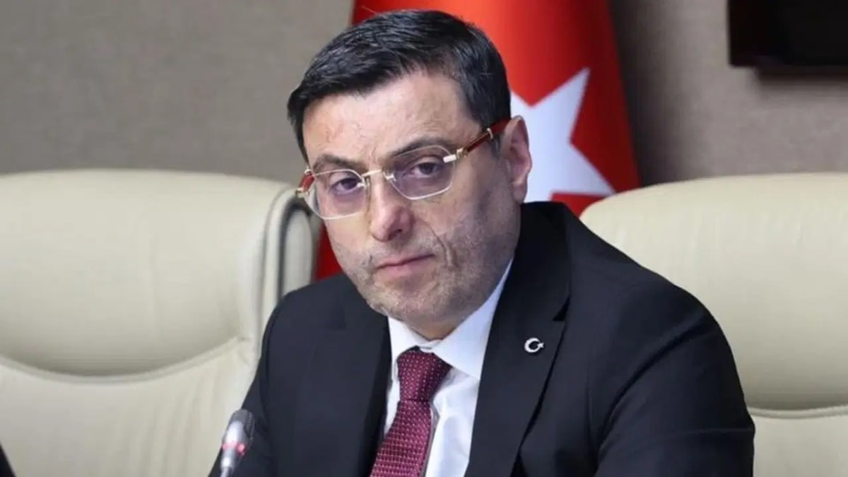 AK Parti İstanbul Milletvekili Serkan Bayram, yaptığı eleştirilerde bazı kelimelerin