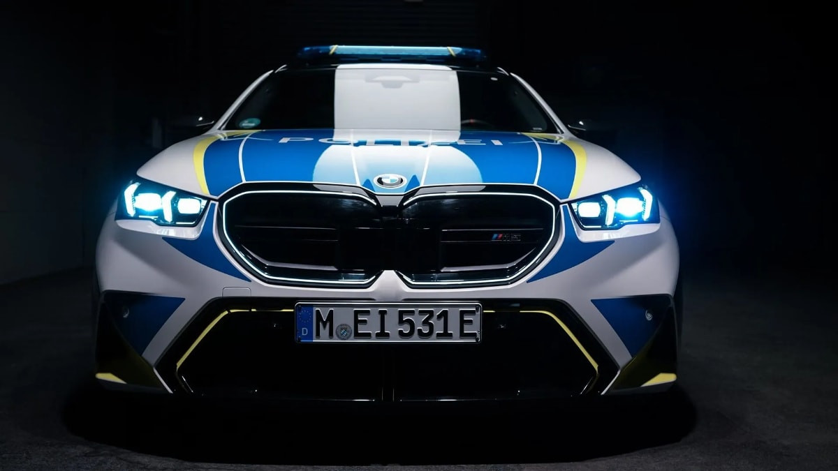 BMW, Alman polisi için özel olarak hazırladığı ve 717 beygir