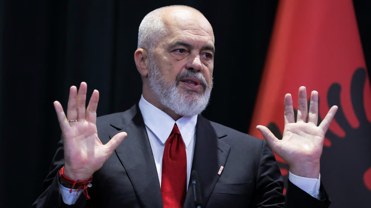 Arnavutluk Başbakanı Edi Rama, başkent Tiran'da öğrenci öncülüğündeki gösteriler ve