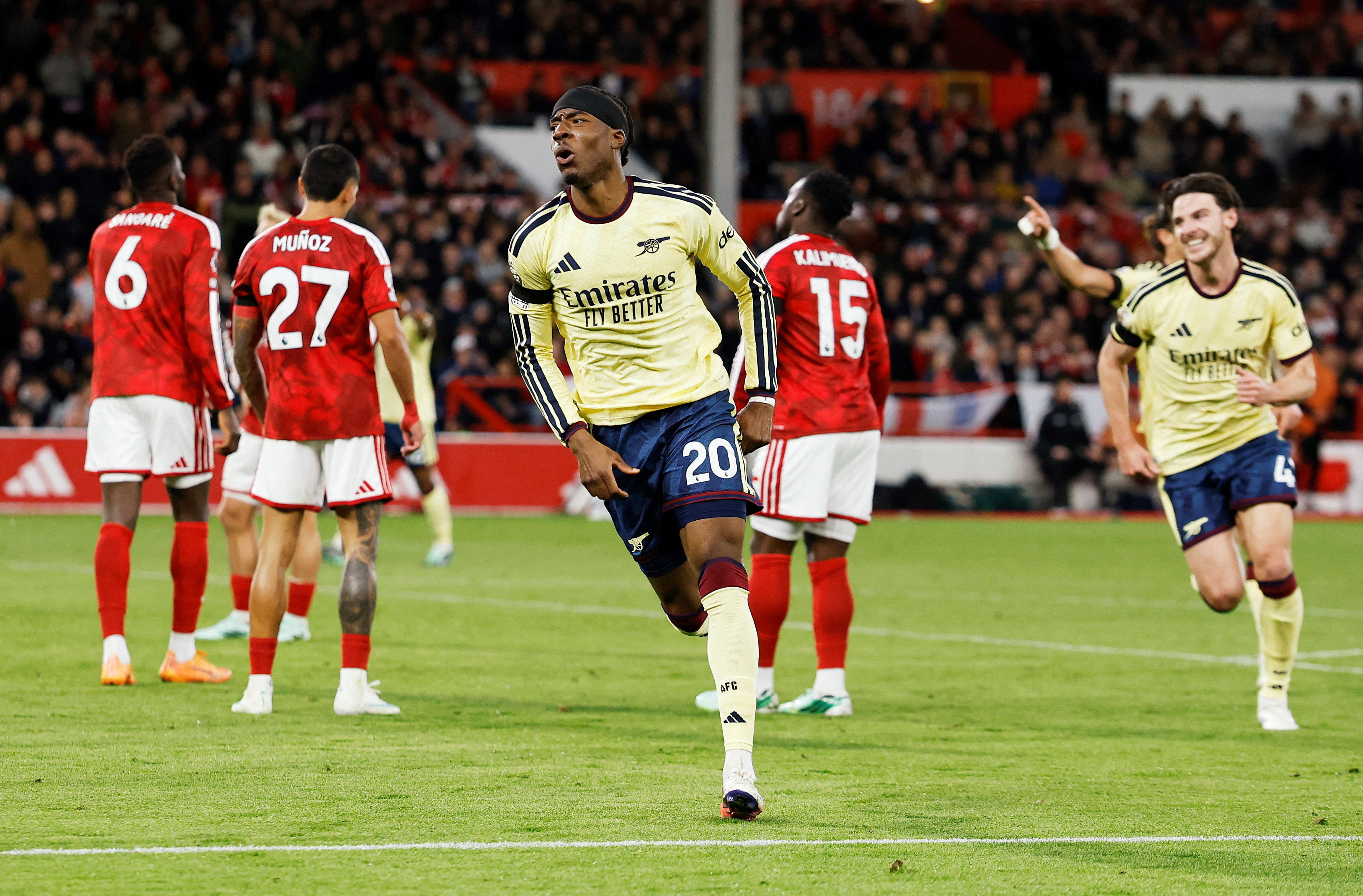 Arsenal, Nottingham Forest galibiyeti ile Premier Lig'de ikinci sıraya yükseldi.