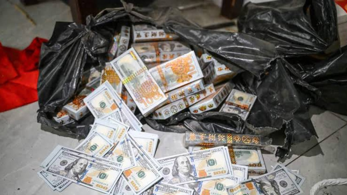 ABD'de bir berber, Bank of America ATM'sinin üzerinde unutulan çantayı
