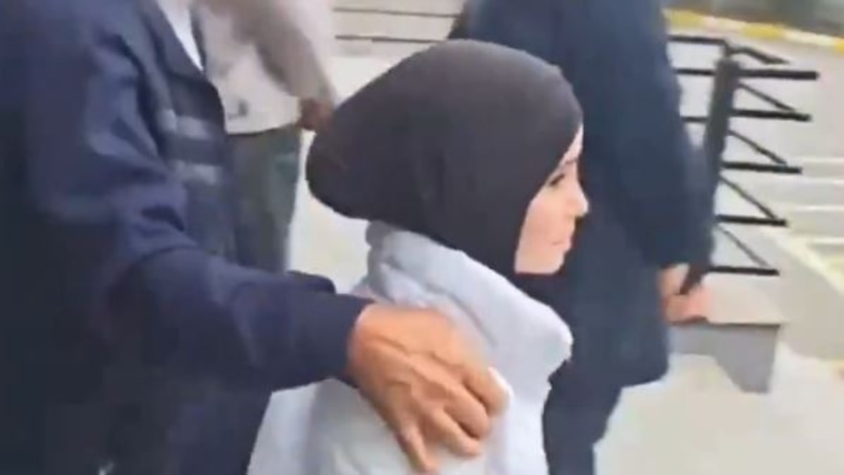 Azerbaycan'da devlet okullarında kıyafet kurallarına ilişkin yeni düzenleme tartışmaları da