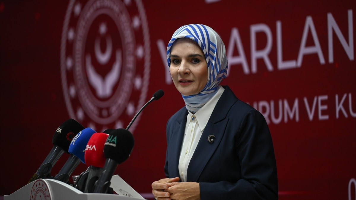 Aile ve Sosyal Hizmetler Bakanı Mahinur Özdemir Göktaş, Yeni Parti'den