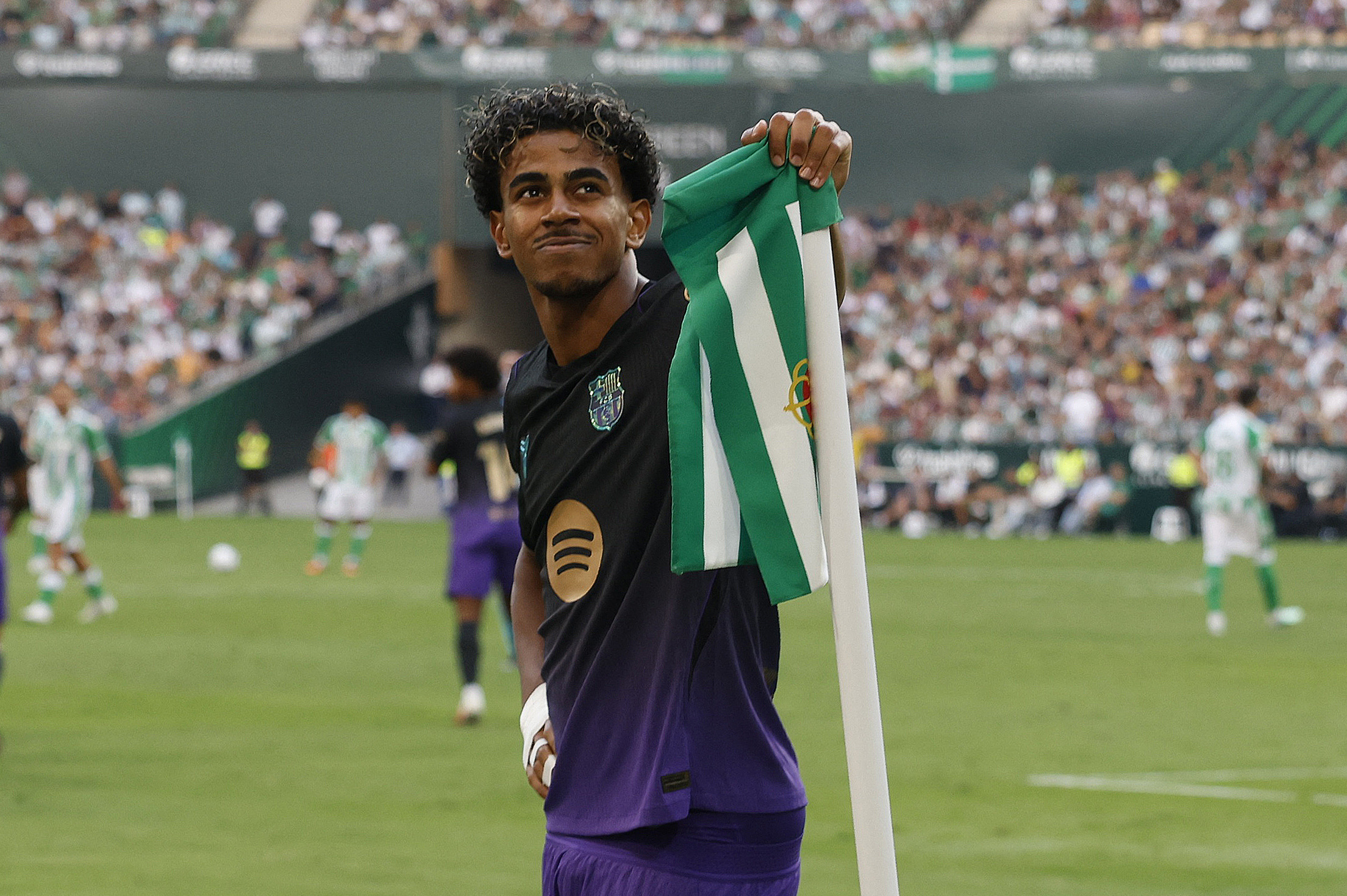 Real Betis'i 5-2 yenen ve 9'da 9 yapan Barcelona, La