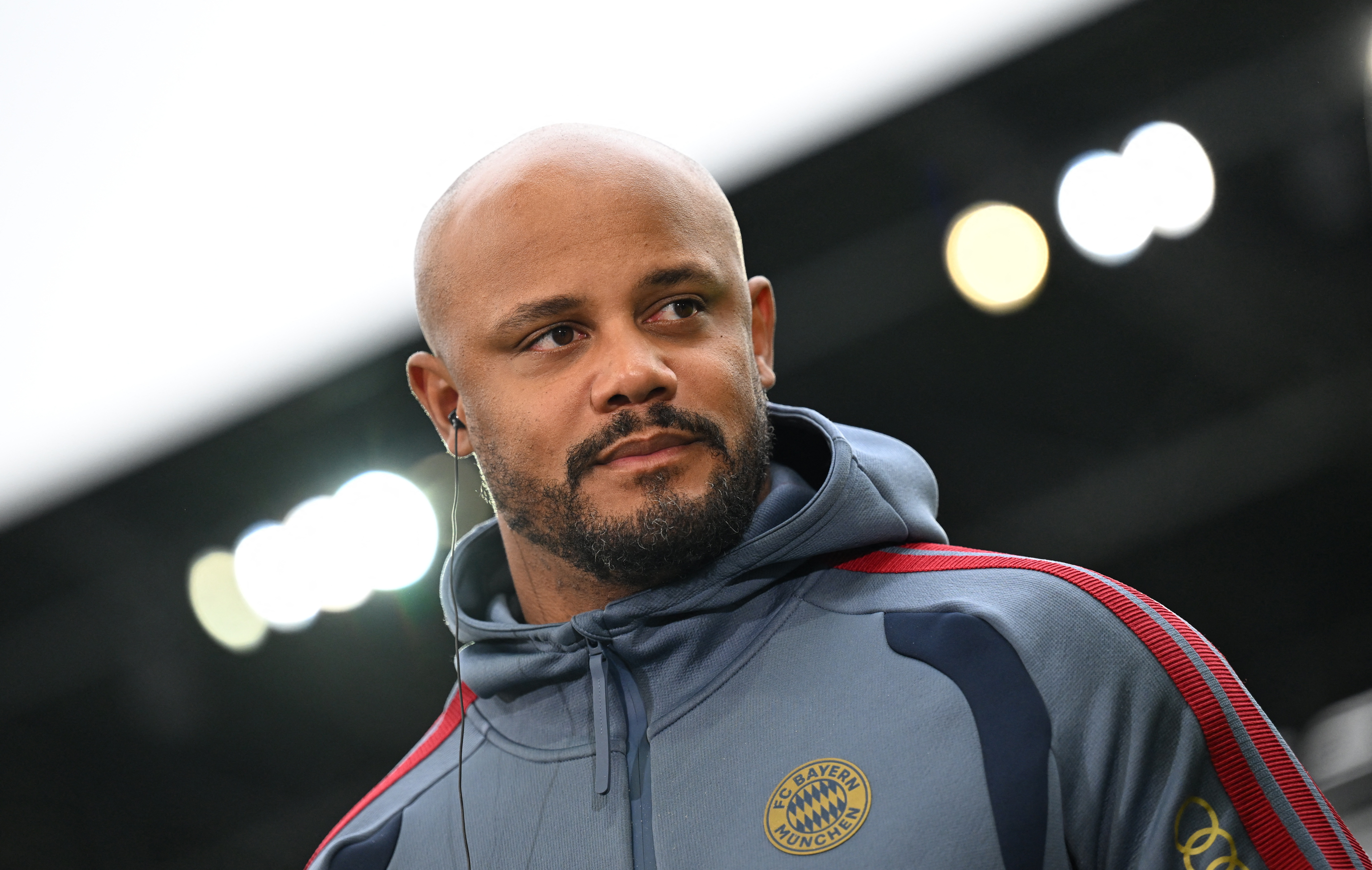 Bayern Münih'in Teknik Direktörü Vincent Kompany tesislerde rahatsızlanınca hava ambulansı