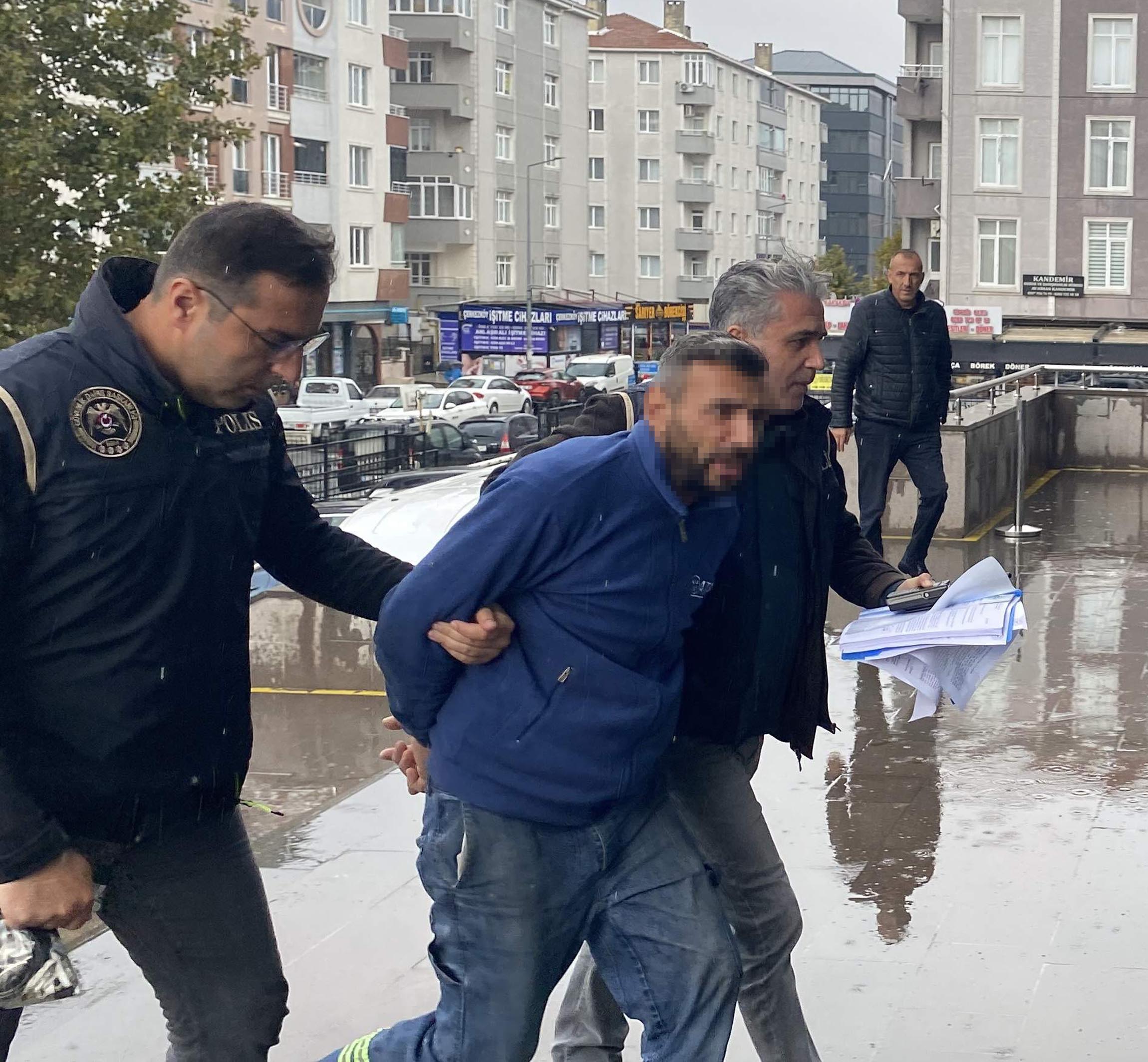 Tekirdağ Çerkezköy ilçesinde Türk bayrağını çöp konteynerine atıp, ‘Rezillik, vatan