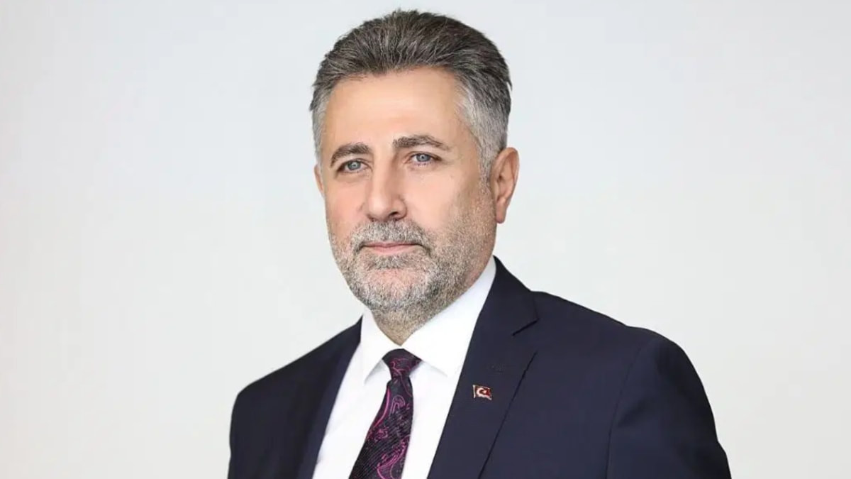 Bayraklı Belediyesi’nde geçmiş döneme yönelik başlatılan soruşturma kapsamında gözaltına alınan