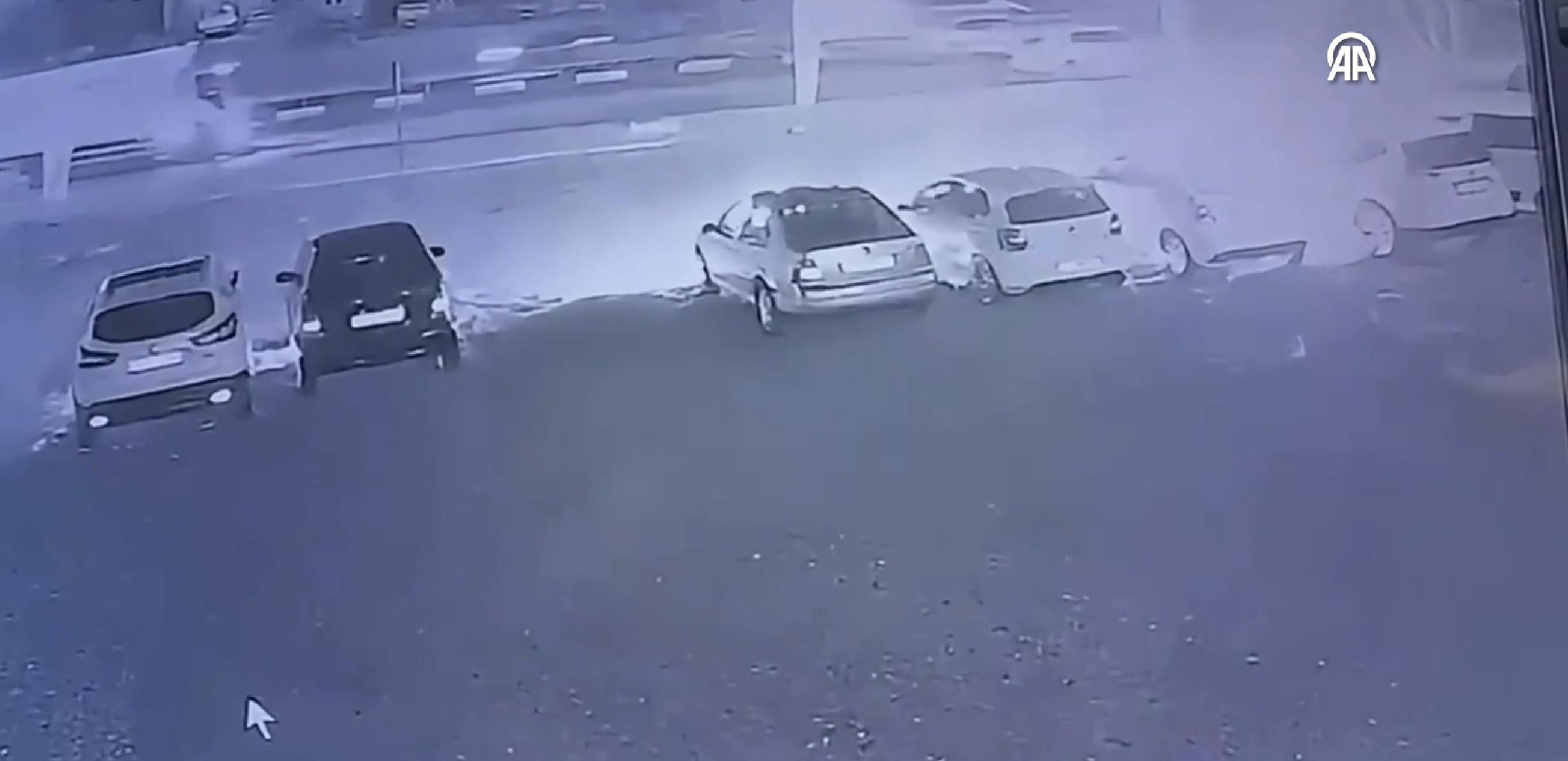 Antalya'nın Serik ilçesinde bir otomobil galerisindeki 6 aracın kundaklanması sonucu