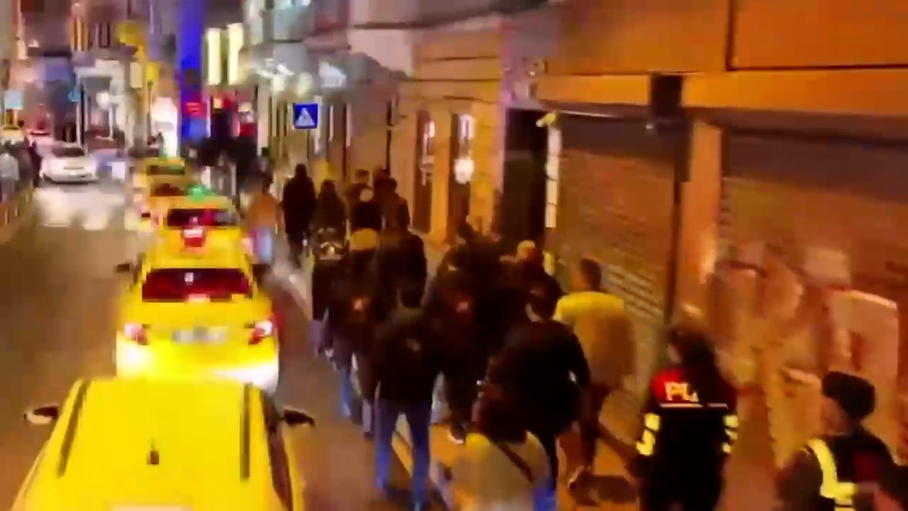 İstanbul'un kalbi Beyoğlu'nda dilencilik, hanutçuluk ve "değnekçi" diye tabir edilen