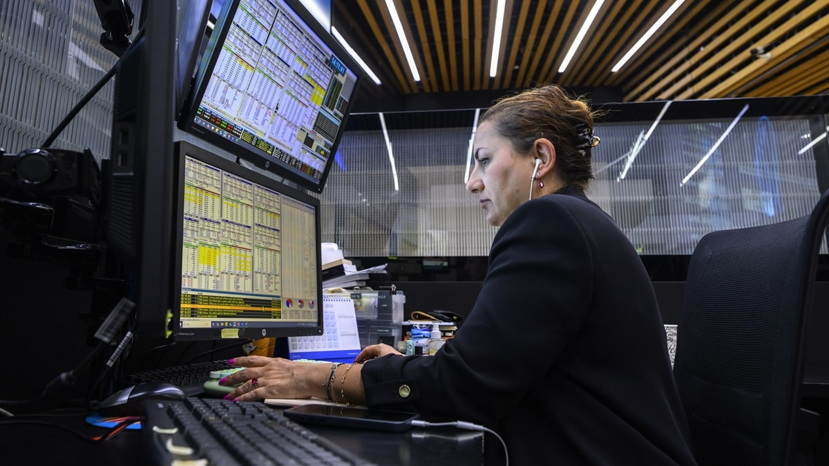 BIST 100 endeksi yüzde 4'ü aşan kayıpla 10 bin 600