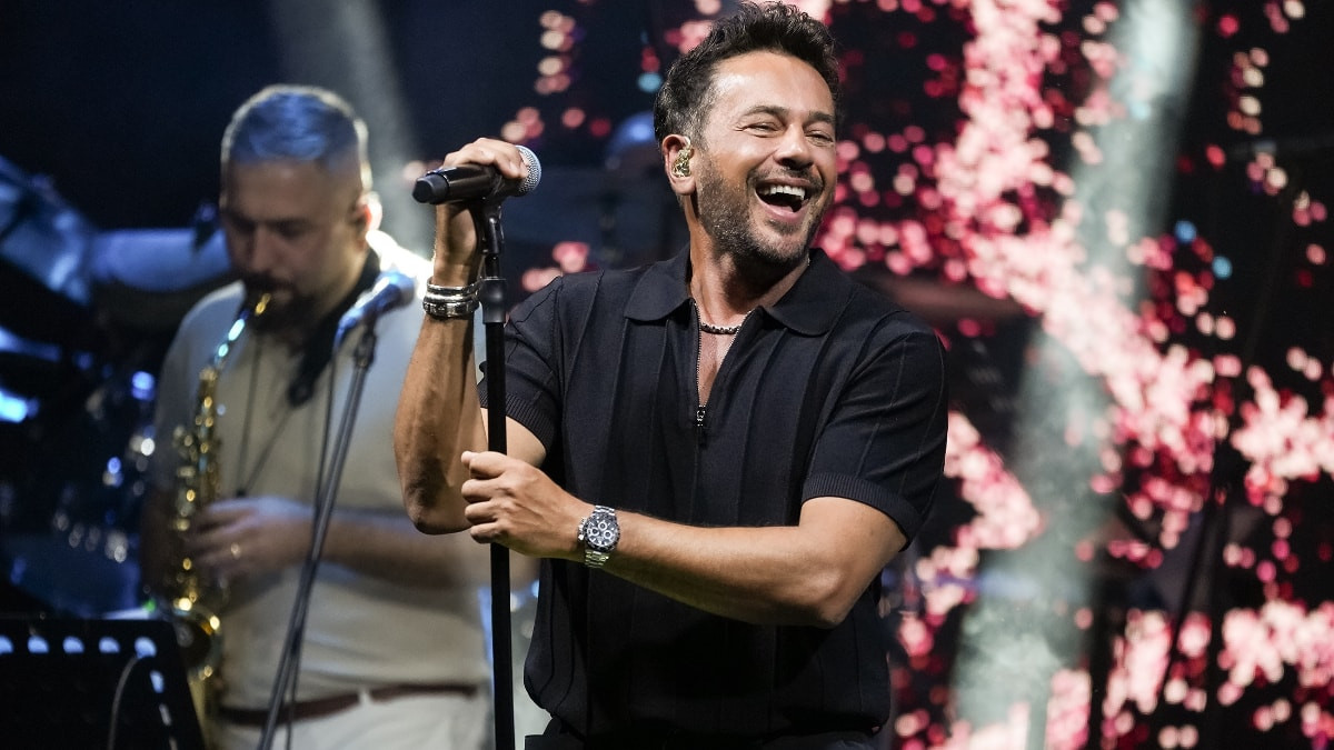 Ünlü mankenden iki oğlu bulunan ünlü şarkıcı Emre Altuğ, Çağla