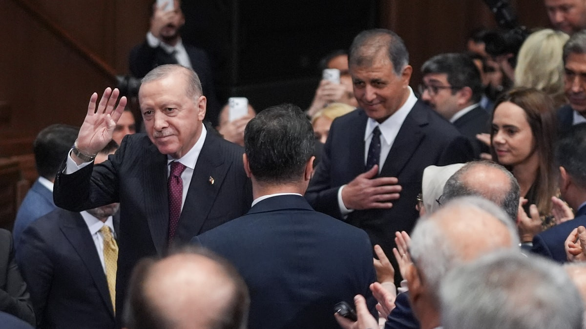 AK Parti rozeti bugün takılacak olan İzmir Büyükşehir Belediye Başkanı