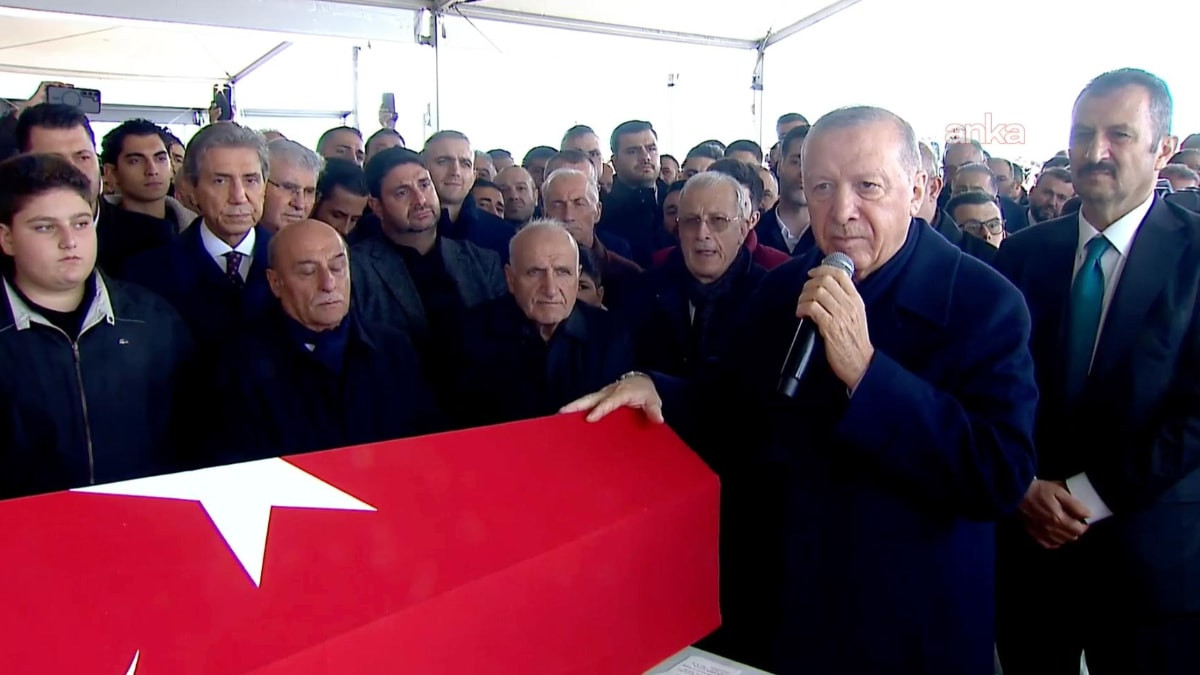 İstanbul'da son yolculuğuna uğurlanan Dündar Ziya Gültekin'in cenaze törenine katılan