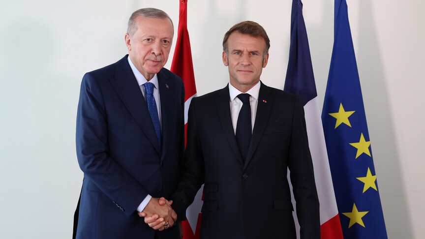 Cumhurbaşkanı Erdoğan, Fransa Cumhurbaşkanı Macron ile telefonda görüştü.  Görüşmede,